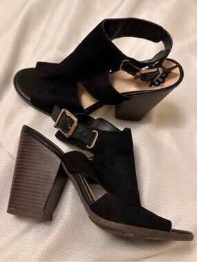 ⭐️ Fergalicious 7.5 Black Block Heel Sandals